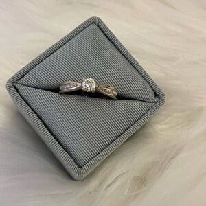 Vintage 10k solid gold two-tone diamonds (Melee) size 7